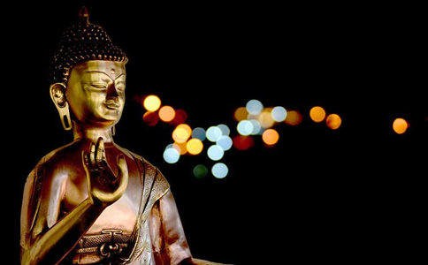 醫(yī)者療萬(wàn)病，莫揣開(kāi)方人；法鏡照自己，莫照制鏡人